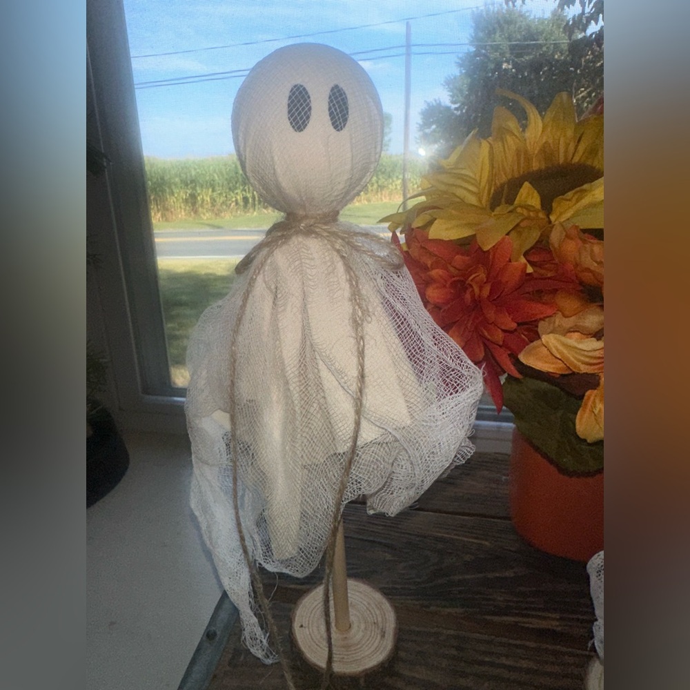 Primitive Set of 3 Halloween Ghosts on Wooden Stand - New - Picture 3 of 9